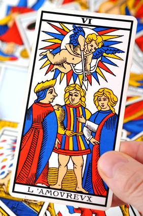 Le tarot de Marseille, au cœur de ma pratique de la voyance : pour des flashs appuyés par des supports divinatoires très puissants et des prédictions claires. 